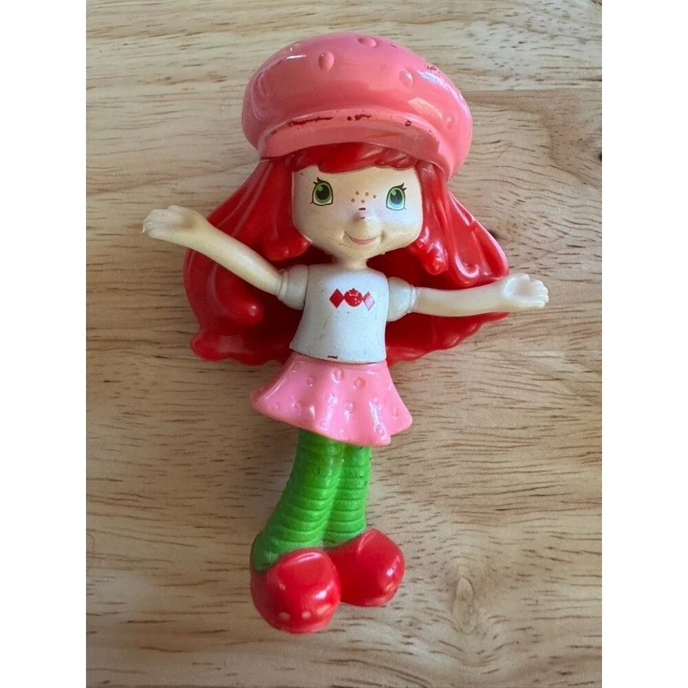 early-2000s Strawberry Shortcake figure lot of 4 figures plus two accessories